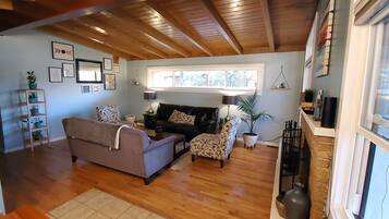 TV connectée, cheminée, médiathèque, imprimantes