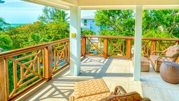 House, 3 Bedrooms | Balcony