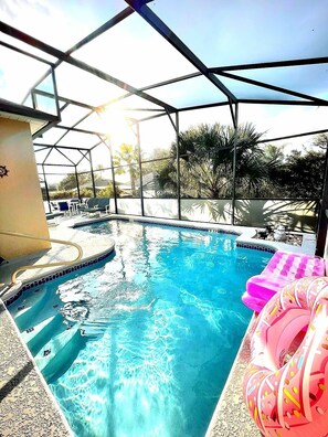 Piscine couverte, piscine extérieure