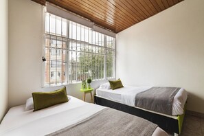 9 bedrooms, WiFi - house hotel (Bogota)