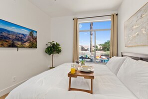 4 bedrooms, desk, iron/ironing board, free WiFi