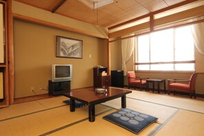 Habitación superior | Cortinas opacas, sistema de insonorización, wifi gratis y ropa de cama