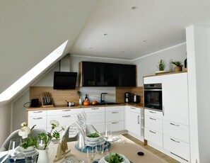 Geladeira, fogão, cooktop, lava-louças