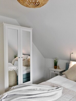 2 bedrooms, iron/ironing board, WiFi