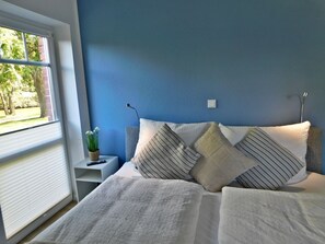 2 bedrooms, iron/ironing board, WiFi - Grachtentied - New ground floor vacation apartment directly on the Greetsieler Gracht with (Krummhörn)