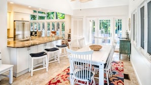 House, 4 Bedrooms | In-room dining