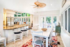 House, 4 Bedrooms | In-room dining