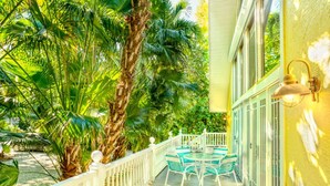 House, 4 Bedrooms | Balcony