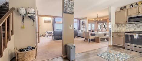 TV, fireplace