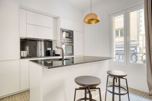 Fridge, microwave, oven, stovetop