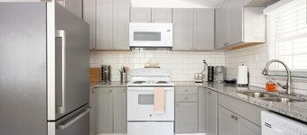 Cozy Bohemian Bungalow- 9 mins to Airport, GA Convention center, 20 to midtown.