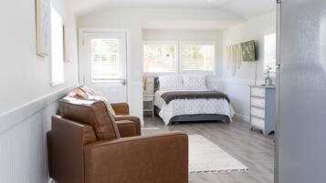 1 bedroom, desk, free WiFi, bed sheets