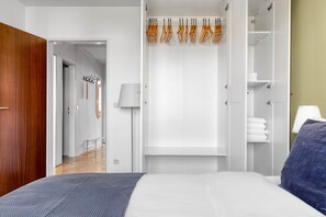 2 habitaciones, tabla de planchar con plancha, wifi y ropa de cama 