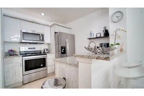 Private kitchen - Luxury modern 3BDR Townhouse near Disney World . (Kissimmee)