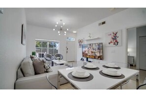 Dining - Luxury modern 3BDR Townhouse near Disney World . (Kissimmee)