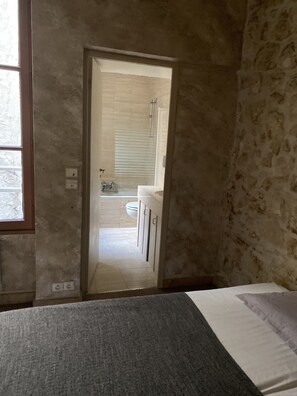 Image 4 - Beautiful Apartment in Paris city Centre, France (Paris)