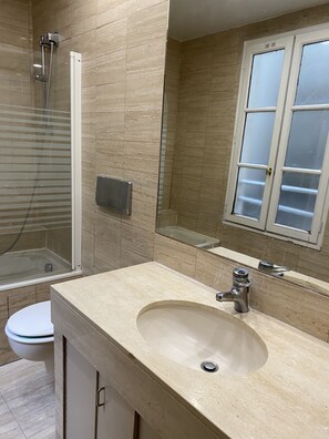 Image 6 - Beautiful Apartment in Paris city Centre, France (Paris)