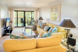 Condo, 2 Bedrooms | Living room