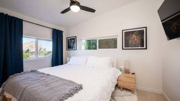 2 bedrooms, iron/ironing board, free WiFi, bed sheets