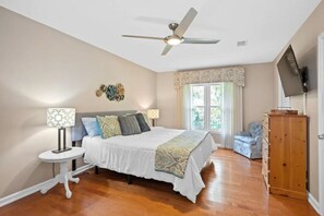 3 bedrooms, desk, iron/ironing board, WiFi