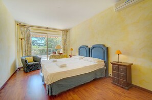 3 chambres, fer et planche à repasser, draps fournis