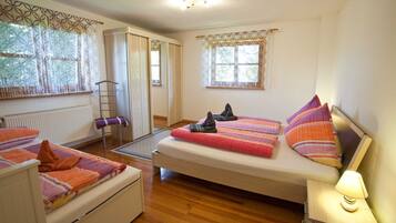 6 Schlafzimmer, Bügeleisen/Bügelbrett, kostenloses WLAN, Bettwäsche