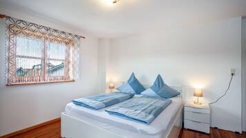 4 Schlafzimmer, Bügeleisen/Bügelbrett, kostenloses WLAN, Bettwäsche