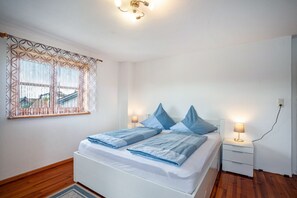 4 chambres, fer et planche à repasser, Wi-Fi gratuit, draps fournis