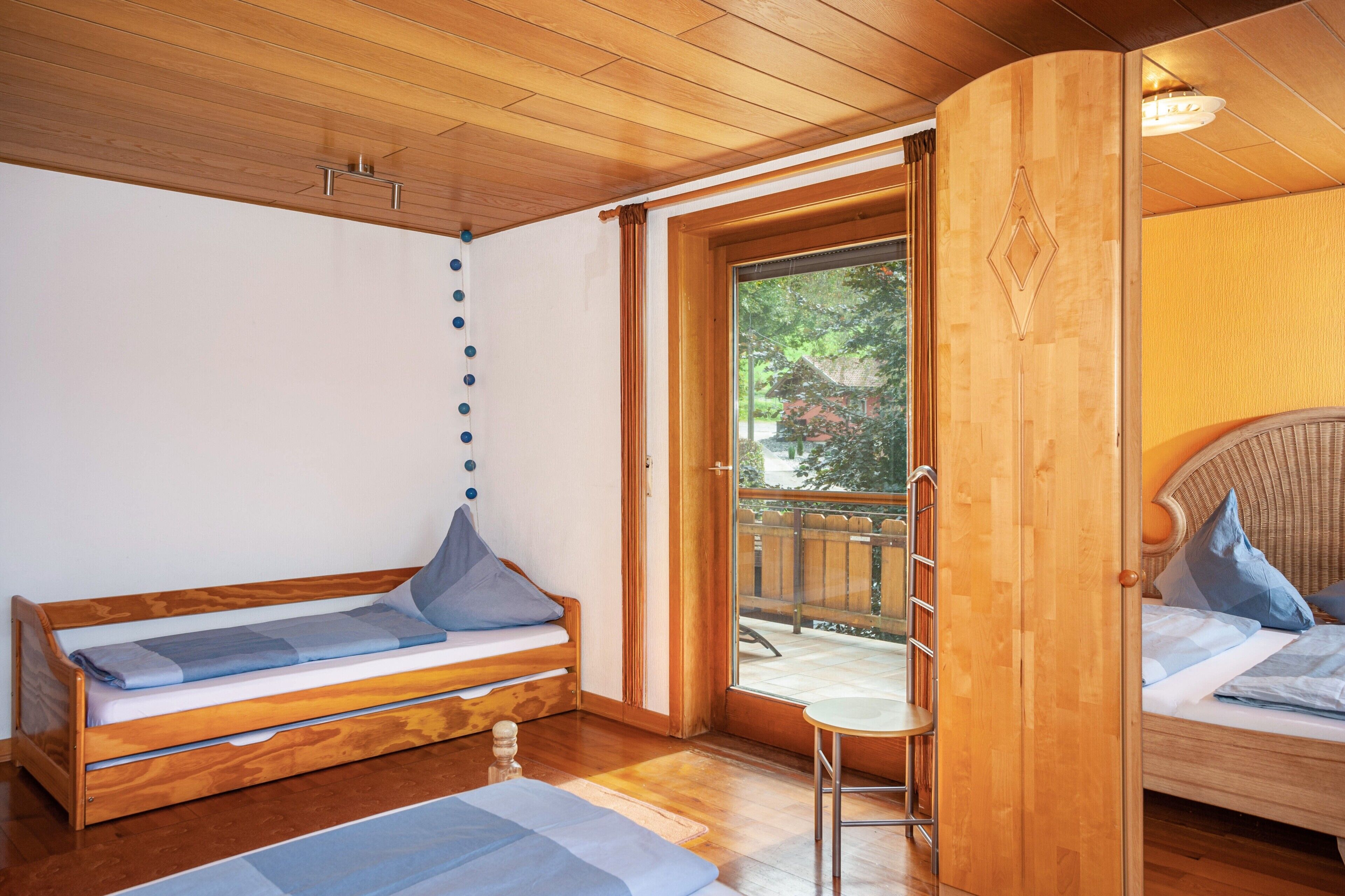 4 makuuhuonetta, silitysrauta/-lauta, ilmainen Wi-Fi, vuodevaatteet