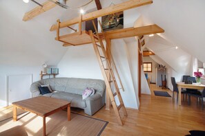 TV, table tennis, stereo - 'Ferienhaus im Allgäu - Small Apartment' with Whirlpool & Wi-Fi (Weiler im Allgäu)