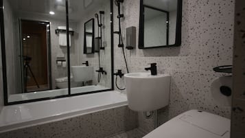 Signature dubbelrum | Badrum | Lyxtoalettartiklar, hårtork, badrock och tofflor