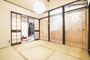 Free WiFi, bed sheets - TSUDOYA Tsuruhashi  (Osaka)