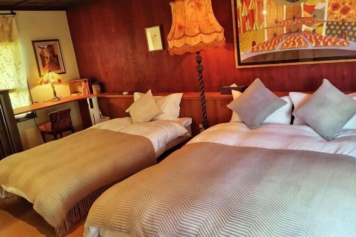 Free WiFi, bed sheets