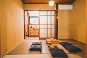 บ้านพักดีไซน์ | บริเวณนั่งเล่น | ทีวี 32 นิ้ว พร้อมช่องดิจิตอล