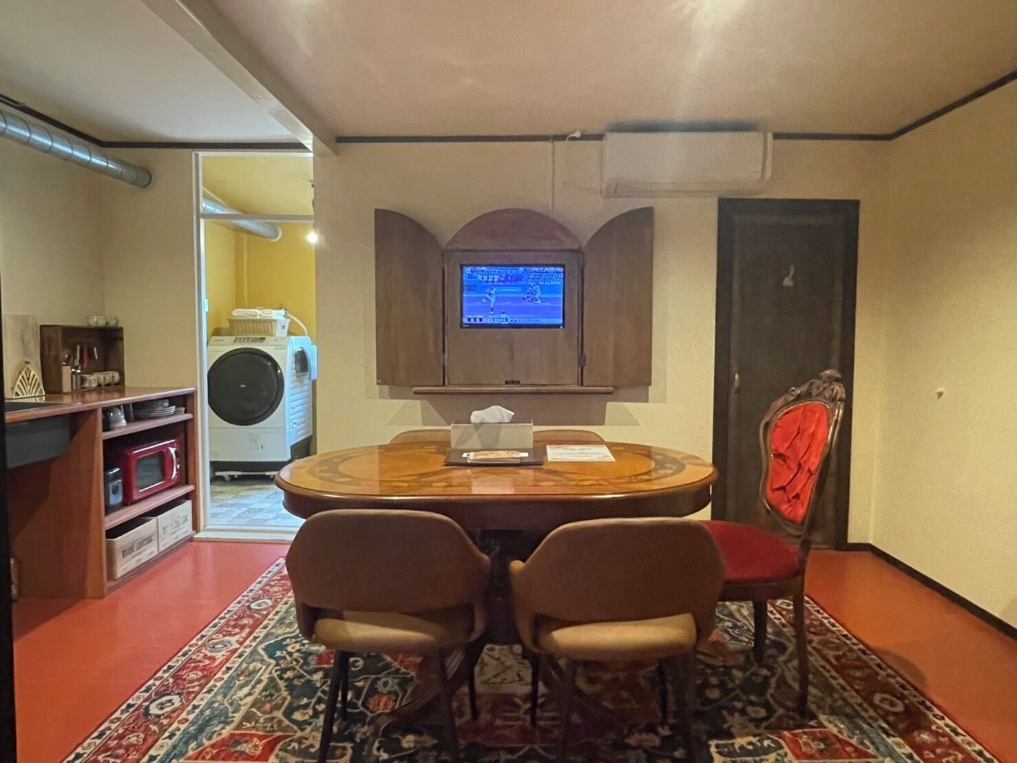 Deluxe House | Dining room