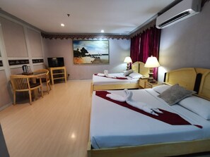 Holiday Suite | Escritorio, wifi gratis y ropa de cama 