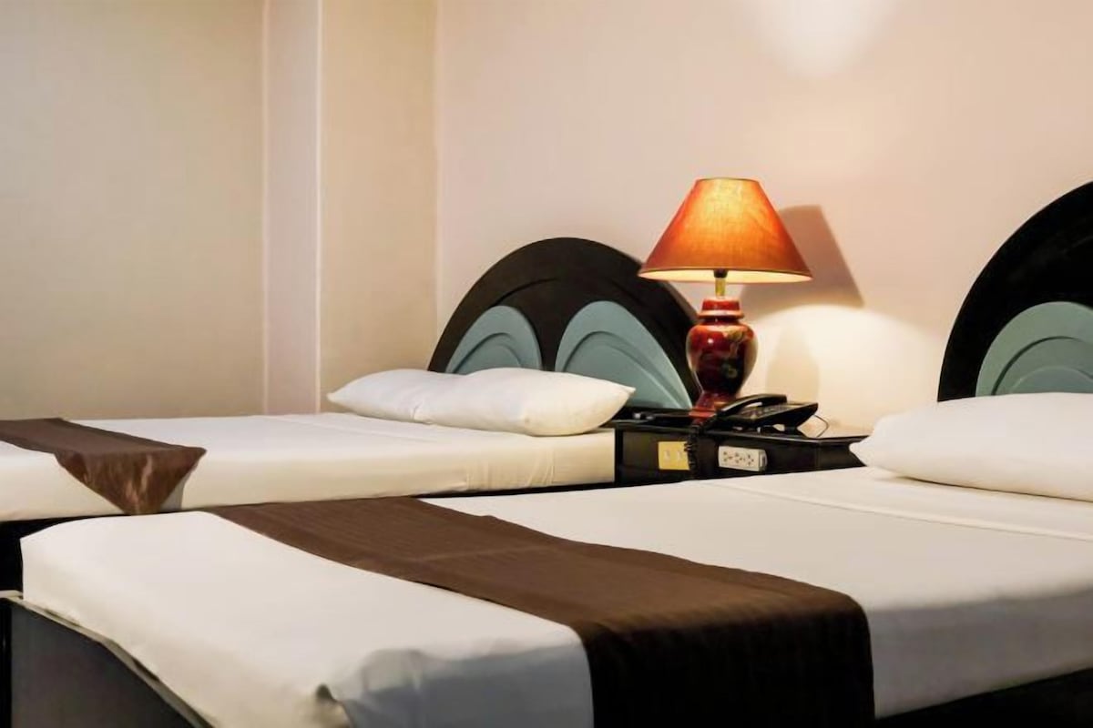 Desk, laptop workspace, WiFi (free), bed sheets