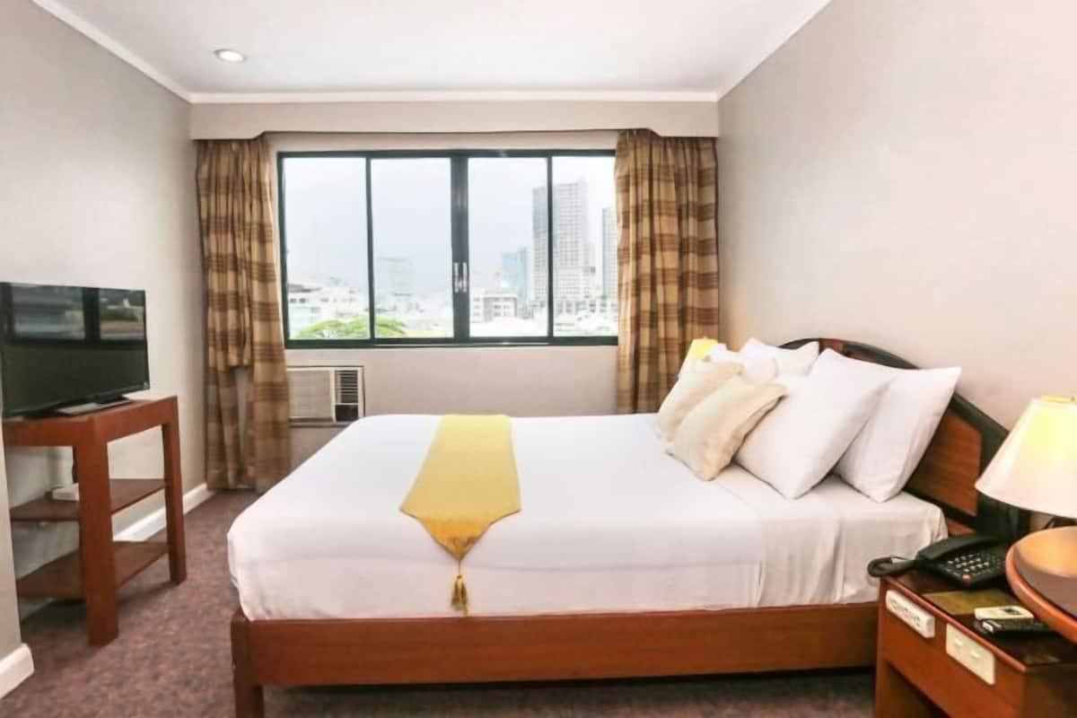 Desk, free WiFi, bed sheets