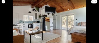 Modern Cabin with Private Jacuzzi - Casa de Manzanita