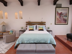 1 bedroom, WiFi, bed sheets, wheelchair access - Damselfly Studio. Contemporary, comfortable retreat with gorgeous views near SNP (Tucson)