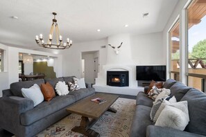 スマートテレビ、暖炉