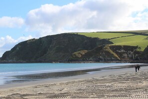 Beach - Trewhiddle Villa 04 - a trewhiddle that sleeps 7 guests in 4 bedrooms (Saint Austell)