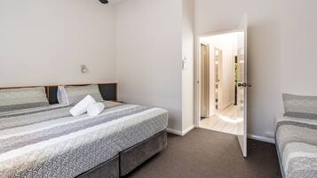 2 bedrooms, iron/ironing board, Internet