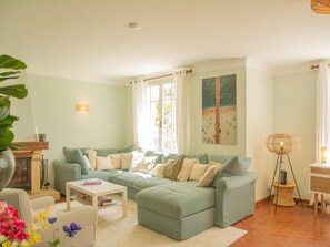 TV, peis, fotballspill og bordtennis