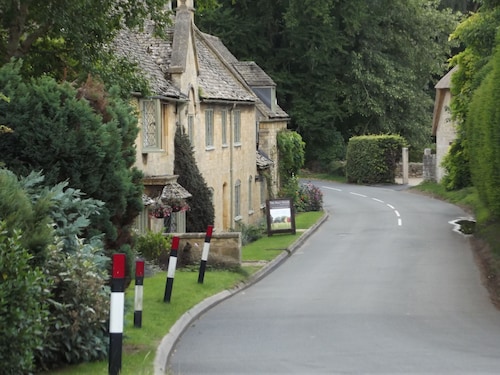 Ostlers Loft -  a Cotswold cottage that sleeps 2 guests