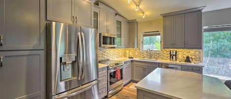 Fridge, microwave, stovetop, dishwasher