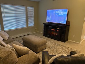 Smart TV, fireplace - Cozy, clean, relaxing, safe home (Grand Junction)