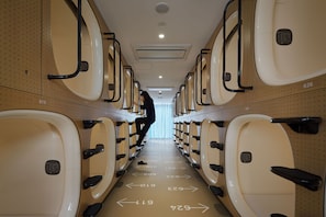 Free WiFi, bed sheets - 9h nine hours Ningyocho (Tokyo)