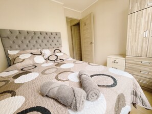 1 slaapkamer, een bureau, gratis wifi, beddengoed