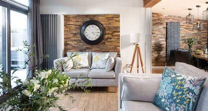 Hawthorne Lodge, 15 Roadford Lake Lodges